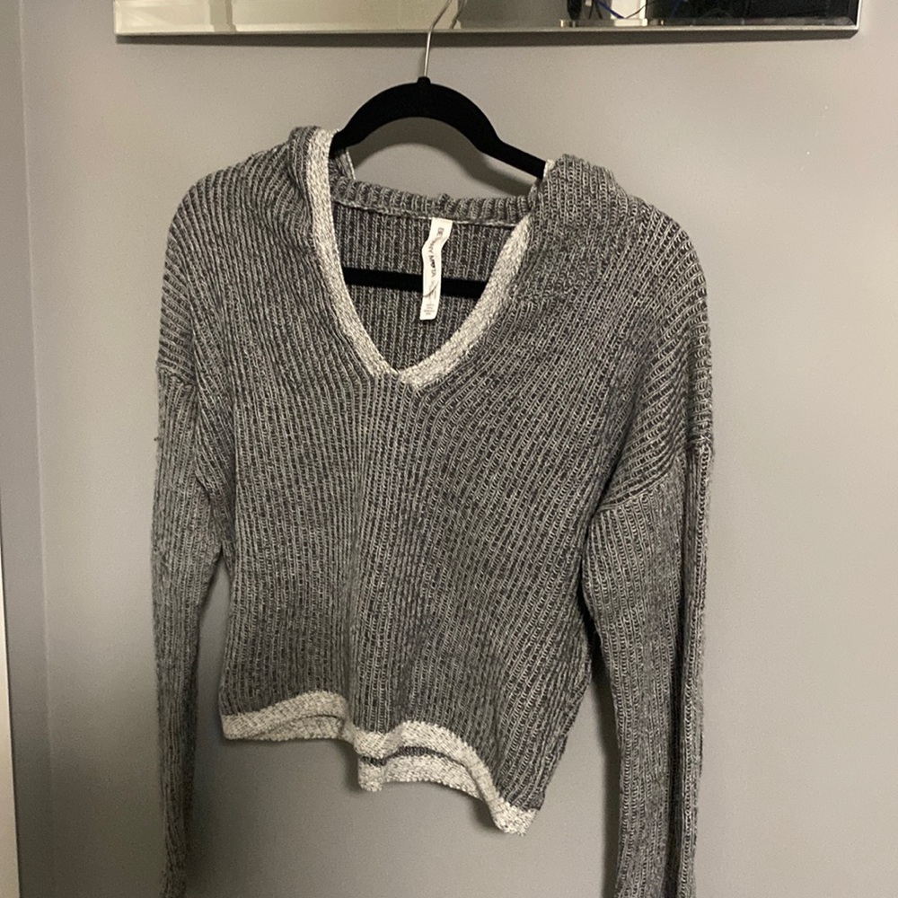 Crop long sleeve sweater WITH hood!